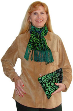 Hi, Judi! Great bag and scarf!